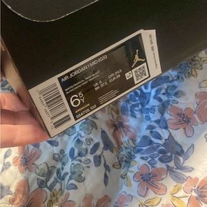 Jordan retro 1 mid tropical twist size 6.5 youth